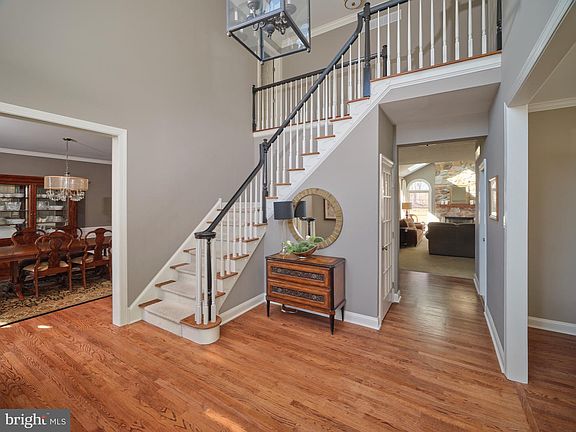 3rd image of 1052 S Kimbles Rd