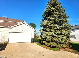 106 Meander Ln, Elyria, OH