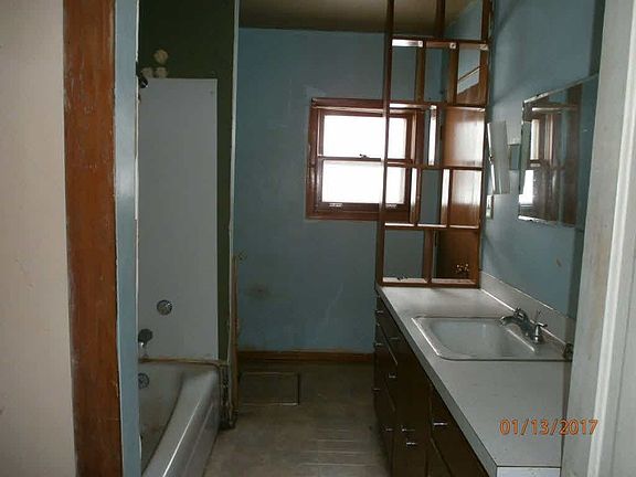 Main floor bath