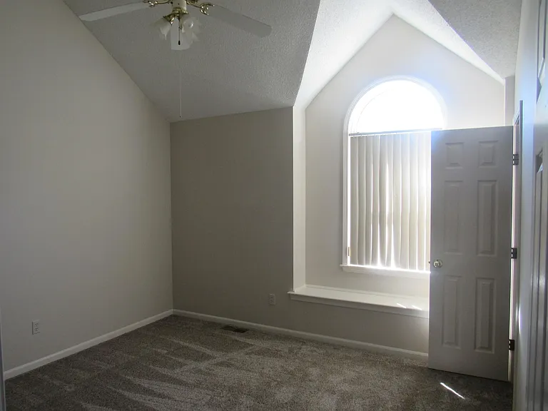 8709 N Lathrop Ave — Photo 9