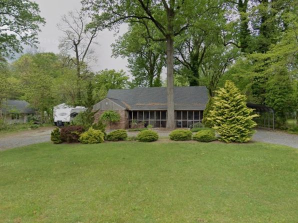 752 Howard Ave #2