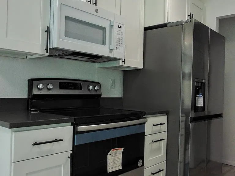 2020 Grant Ave S #F104 — Photo 5