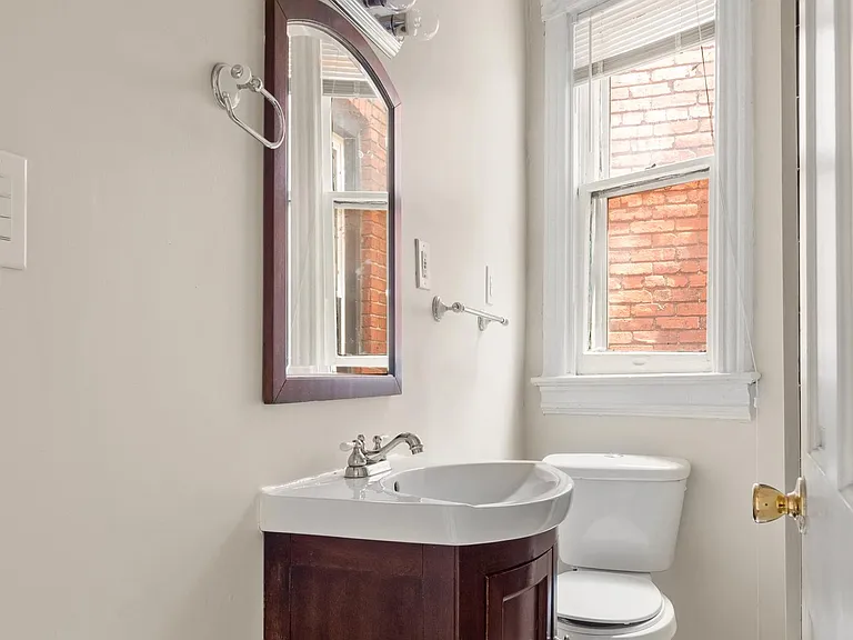 155 U St NW — Photo 11