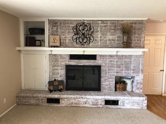 Gas fireplace
