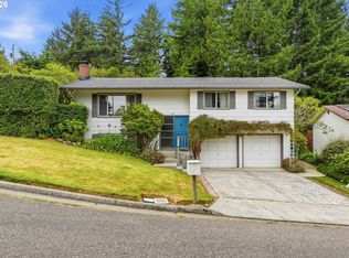 925 Oakway Dr, Coos Bay, OR 97420