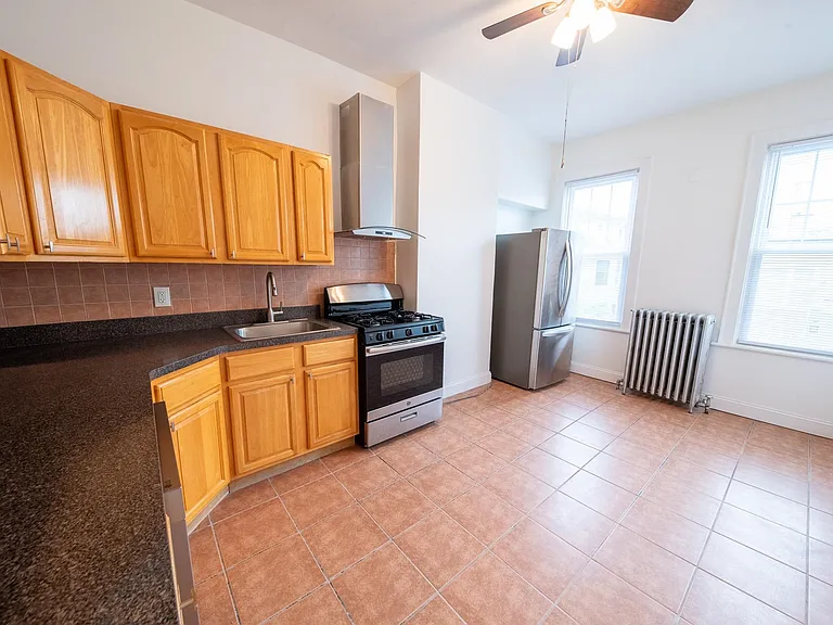 128 Oak St — Photo 11