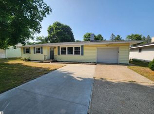 811 Chestnut St, Cadillac, MI 49601