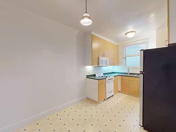 3rd image of 1935 Franklin St APT 201