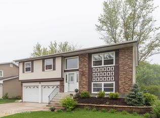 1685 Castaway Ln, Hoffman Estates, IL 60192