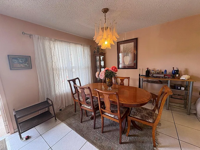 202 Greenbrier Cir #C — Photo 3