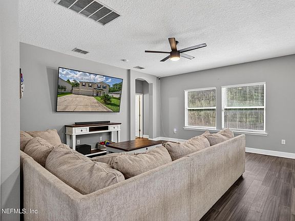 4th image of 2038 Creekmont Dr