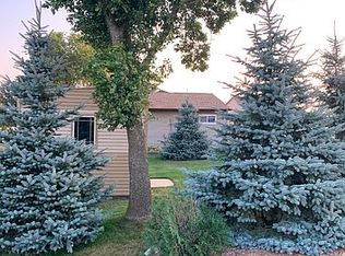 712 S Lake Hendricks Dr, Hendricks, SD 57276