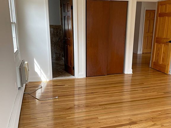 4th image of 133 Crescent Pl