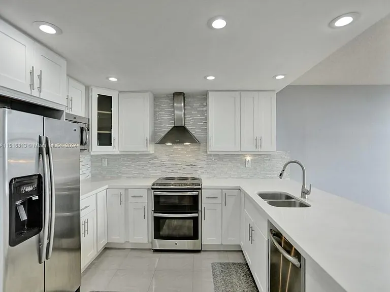 11930 N Bayshore Dr #601 — Photo 24