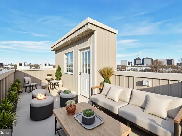 1327 S Hollywood St, Philadelphia, PA 19146