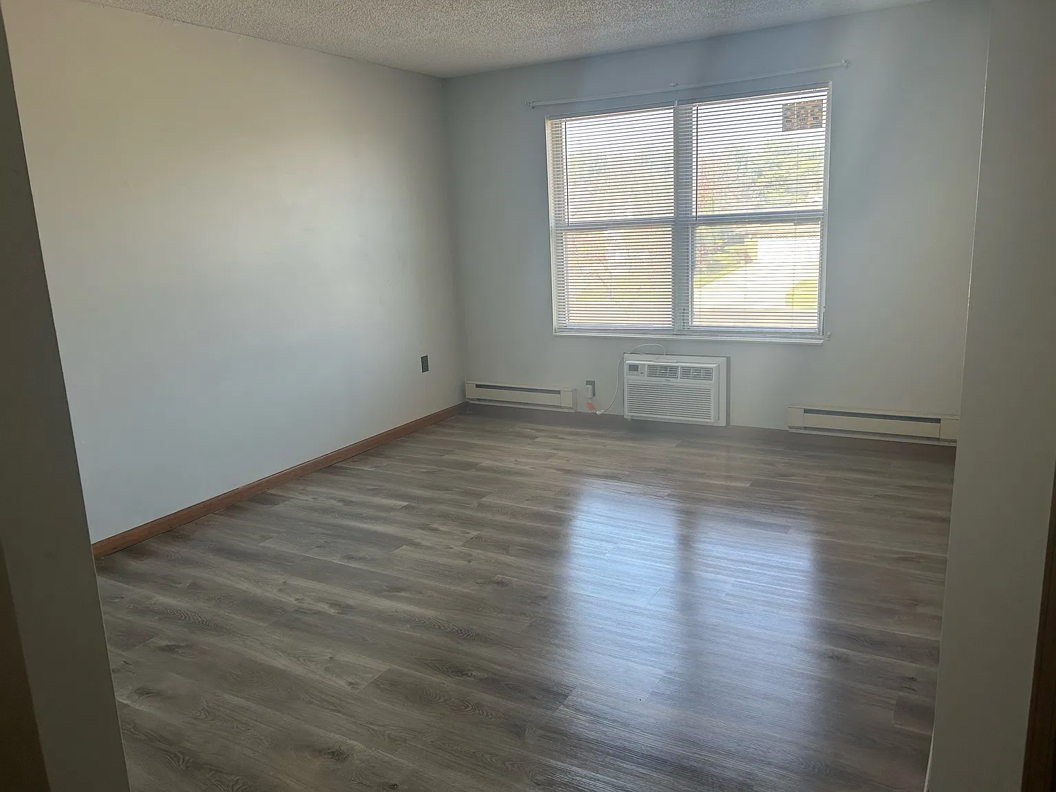 Huron Manor Apartments — Photo 3