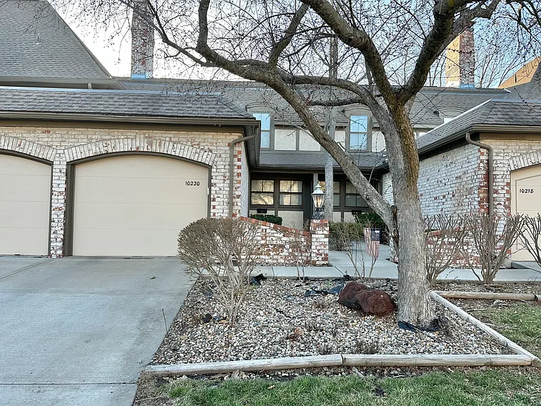 10220 Foster St — Photo 2