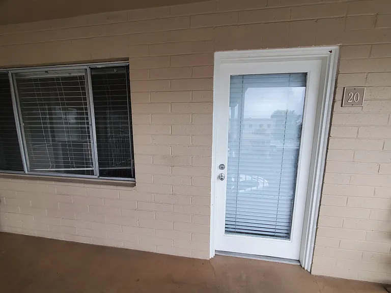 5050 Cass Street — Photo 10