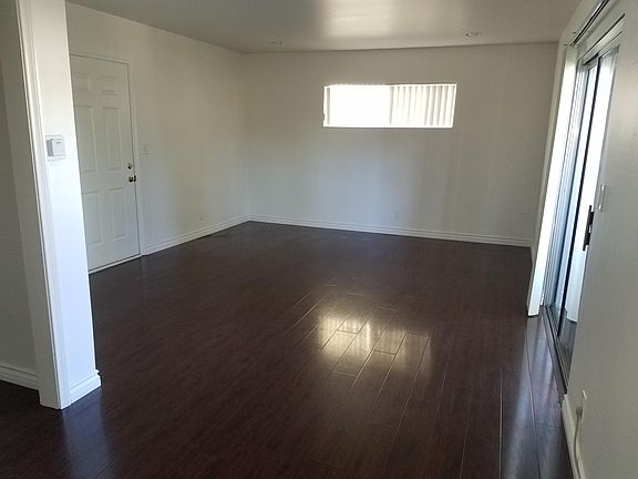 3rd image of 13443 Moorpark St APT C