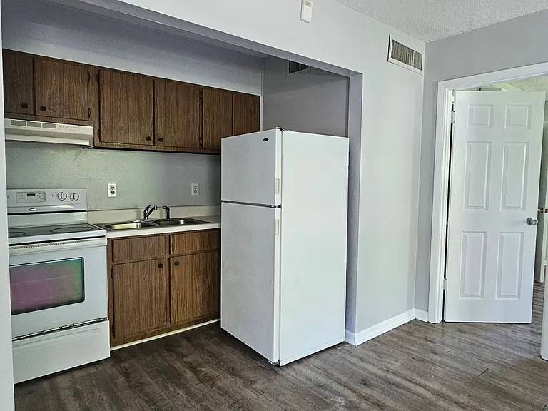 2621 SW 33rd Ave — Photo 4