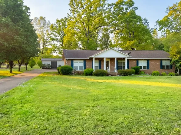 516 Callahan Dr, New Johnsonville, TN 37134