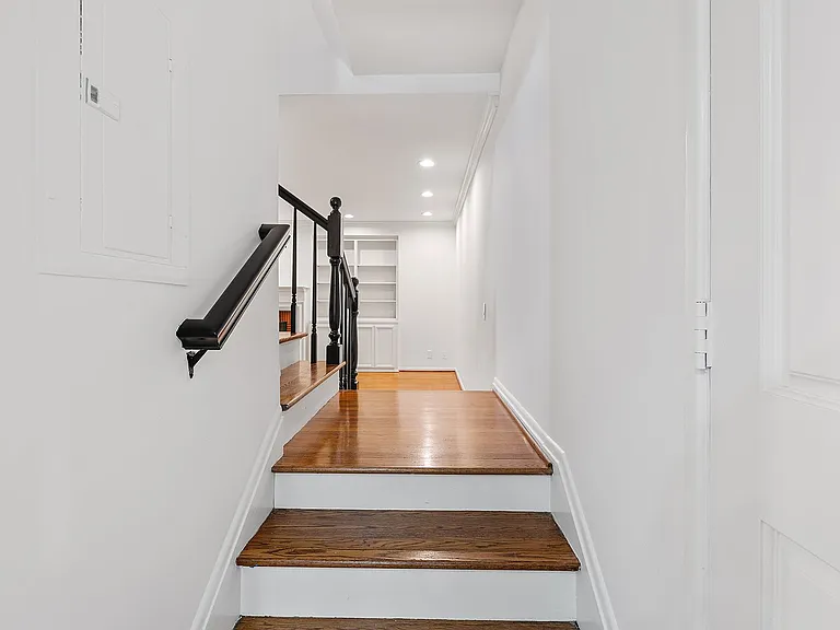 11053 Strathmore Dr — Photo 28
