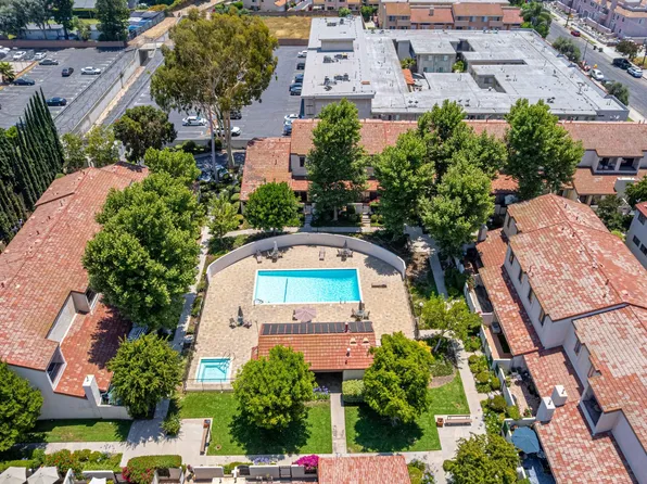 18220 Oxnard St Unit 105, Tarzana, CA 91356