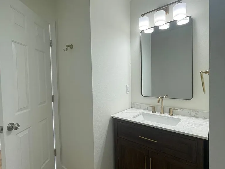 1009 N 24th St #1011 — Photo 11