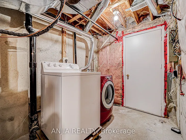 146 Billingsley Cres — Photo 38