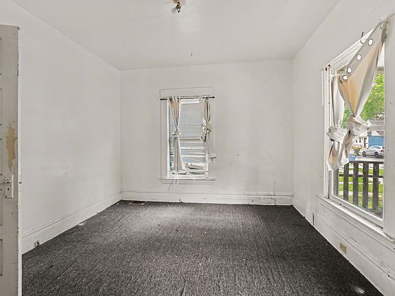 5th image of 106 Stewart St SW