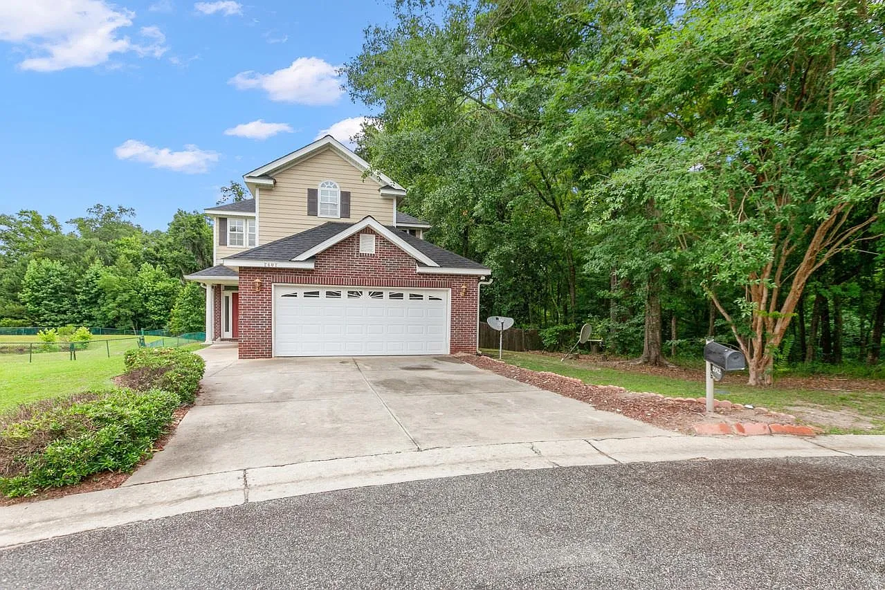 3 bed, 2.5 bath, 1687 sqft, $2,200 — Photo 3
