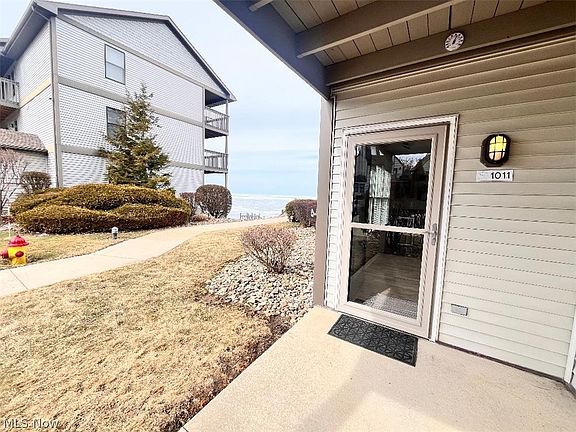 3rd image of 5237 Lake Rd W APT 1011