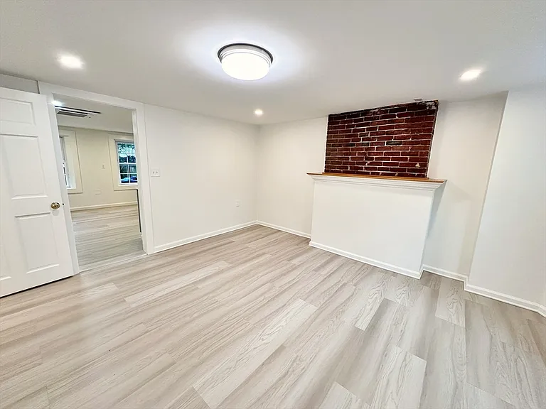 420 Sumner St #1 — Photo 4