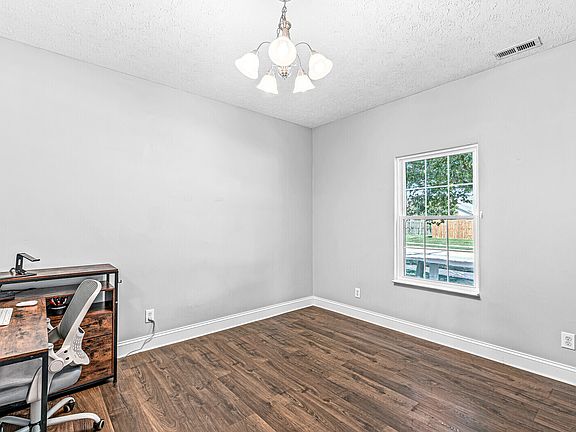 5th image of 17158 Tilbury Way