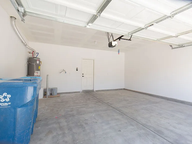 8723 Evan Lilas St — Photo 35