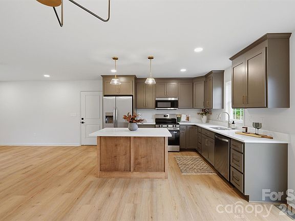 5th image of 155 Haven Cir