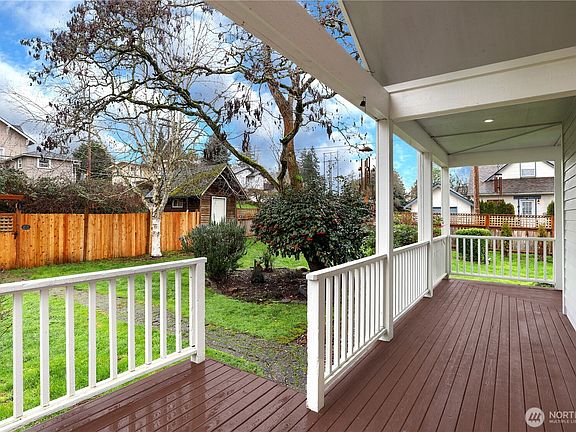 3rd image of 1547 Park Avenue