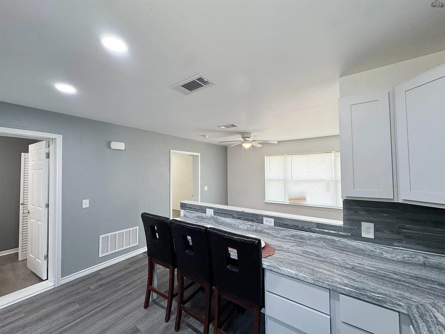 3 bed, 2.0 bath, 1234 sqft, $1,495 — Photo 2