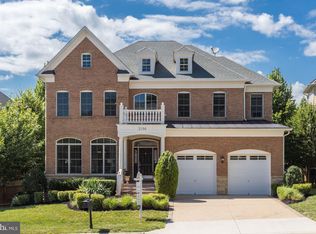 2196 Amber Meadows Dr, Vienna, VA 22182