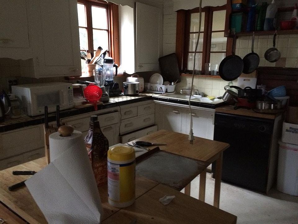 2nd image of 818 Dryden Rd