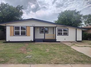 1614 NW 38th St, Lawton, OK 73505
