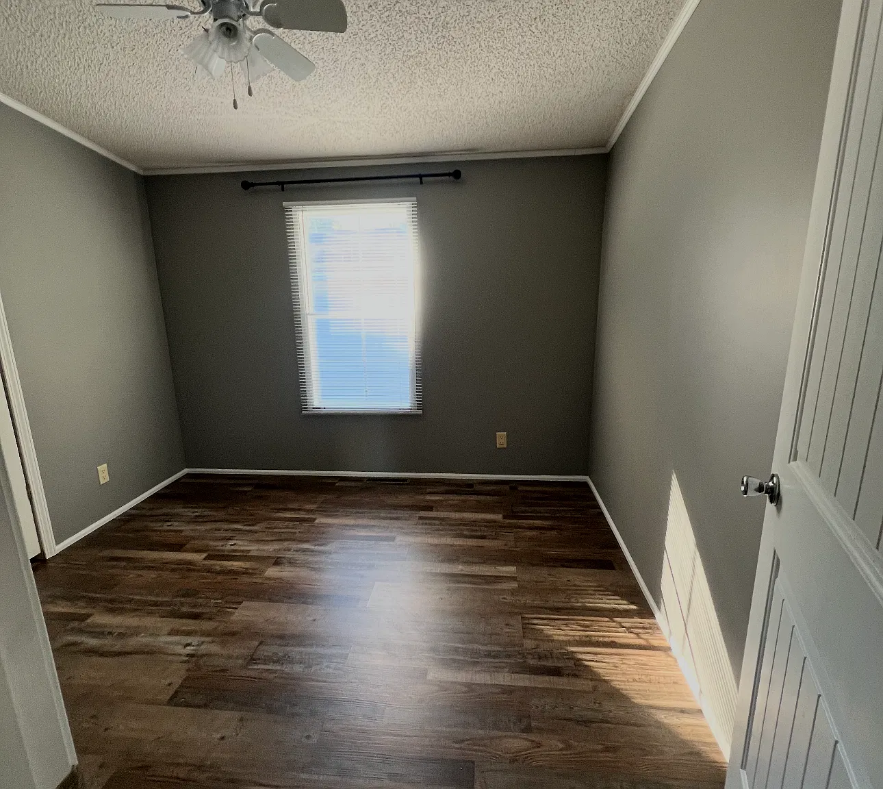 4 bed, 2096 sqft, $2,150 — Photo 4