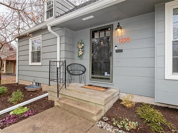 3rd image of 1235 W 70th St