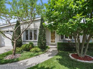 8458 W Clara Dr, Niles, IL 60714