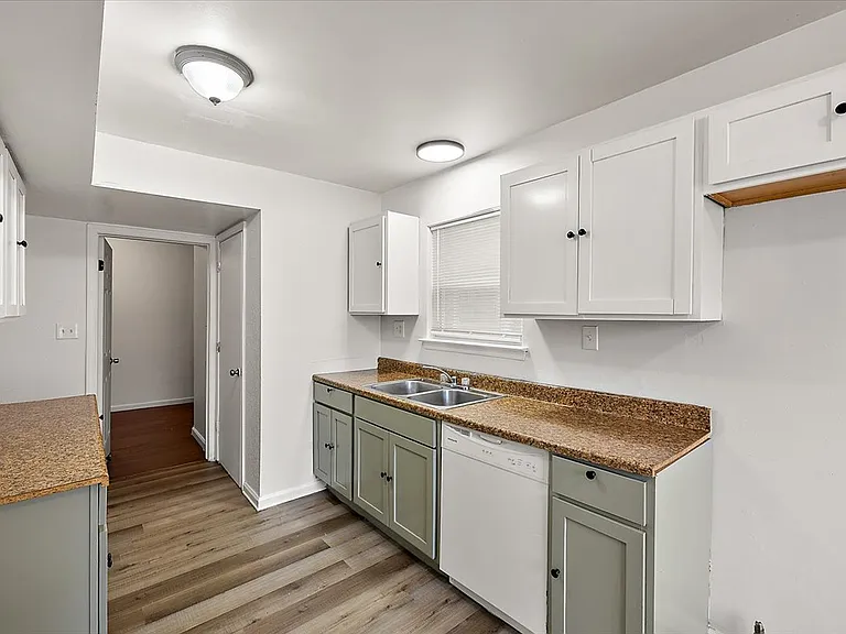 219 Ashland St — Photo 17