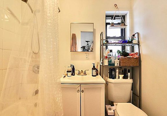 4th image of 743 Driggs Ave #2
