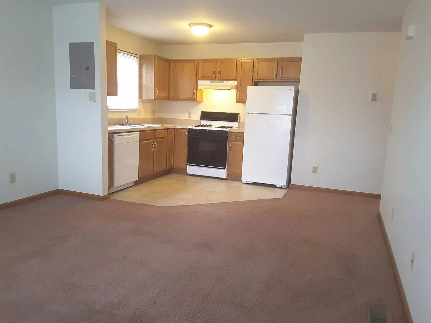 215 Stonewall Court — Photo 3