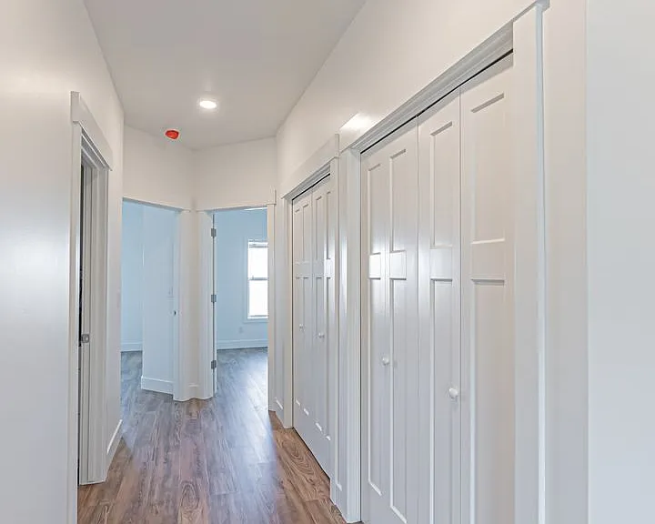 528 Harvester Ave — Photo 16