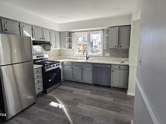 3rd image of 708 Medford Dr #708