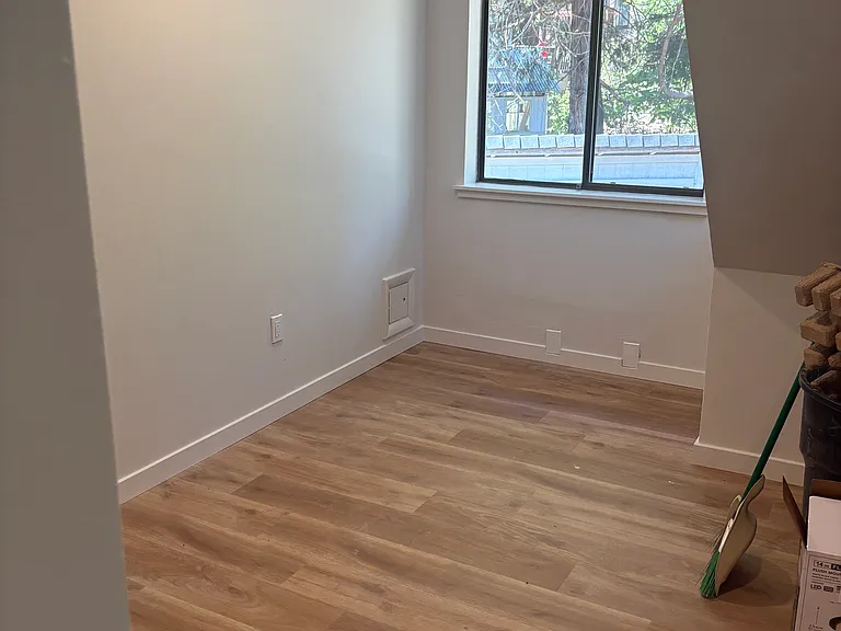 805 Holiday Ct — Photo 17
